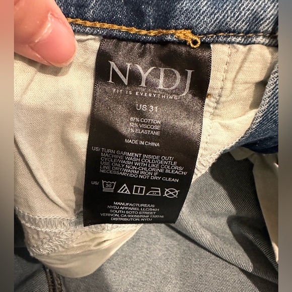 🌸NYDJ Statement Lift X Tuck Denim Shorts Size 31 Like New🌸 - Picture 3 of 8